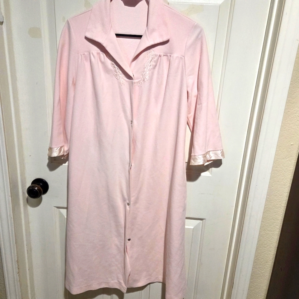 Vintage Vanity Fair Pink House Coat Button Nightgown Satin 70s Made In US